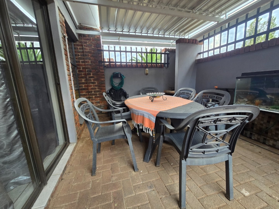 2 Bedroom Property for Sale in Pellissier Free State